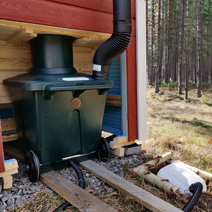 Green Toilet huussin takaa huoltoaukko