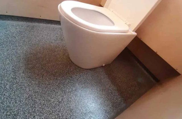 Dry toilet porcelain pedestal
