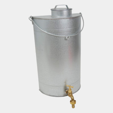 Sinkkinen vesiastia hanalla